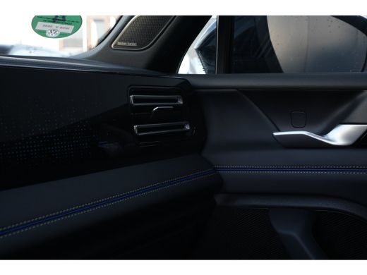 Volkswagen Tiguan 1.5 eHybrid R-Line Edition 272PK | Panoramadak | Trekhaak | Apple Carplay | ActivLease financial lease