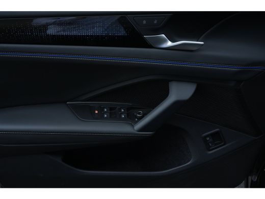 Volkswagen Tiguan 1.5 eHybrid R-Line Edition 272PK | Panoramadak | Trekhaak | Apple Carplay | ActivLease financial lease