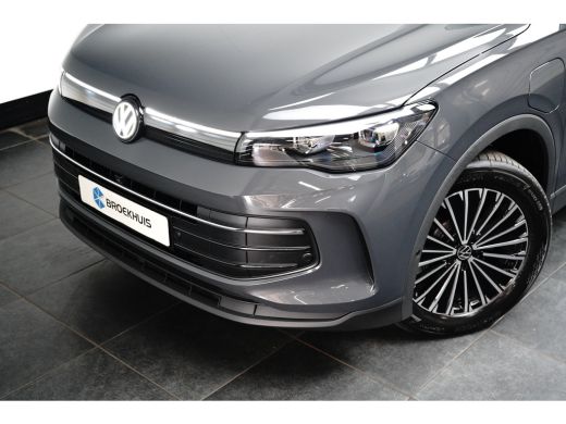 Volkswagen Tiguan 1.5 TSI eHybrid DSG-6 204PK Life Edition | TREKHAAK | 360 CAMERA | ADAPT. CRUISE | STUUR + STOELV... ActivLease financial lease