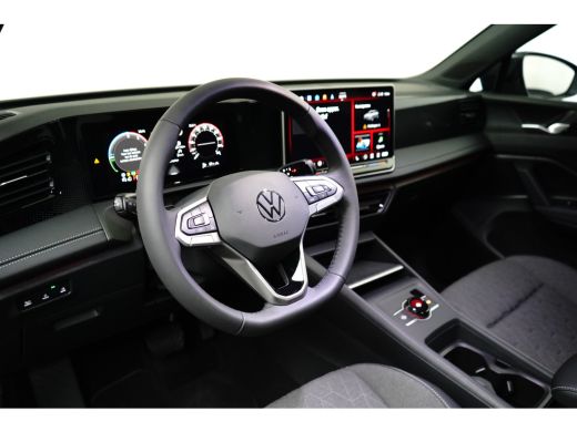 Volkswagen Tiguan 1.5 TSI eHybrid DSG-6 204PK Life Edition | TREKHAAK | 360 CAMERA | ADAPT. CRUISE | STUUR + STOELV... ActivLease financial lease