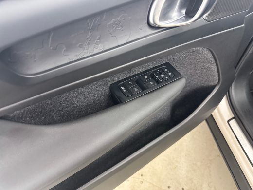 Volvo  EX40 Single Motor Extended Range Plus 82 kWh | 19" Allseason | Trekhaak | Adaptieve Cruise | BLIS | St... ActivLease financial lease