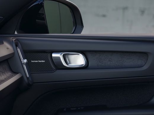 Volvo  EX40 Single Motor Plus Black Edition Europa 70 kWh | Achterbank verwarmd | Achteruitrijcamera | Apple ... ActivLease financial lease