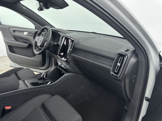 Volvo  EX40 Single Motor Plus Black Edition Europa 70 kWh | Achterbank verwarmd | Achteruitrijcamera | Apple ... ActivLease financial lease