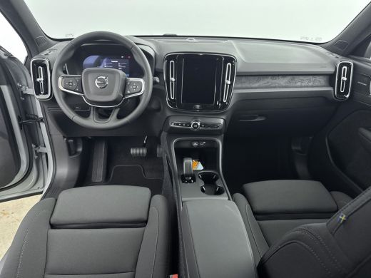 Volvo  EX40 Single Motor Plus Black Edition Europa 70 kWh | Achterbank verwarmd | Achteruitrijcamera | Apple ... ActivLease financial lease