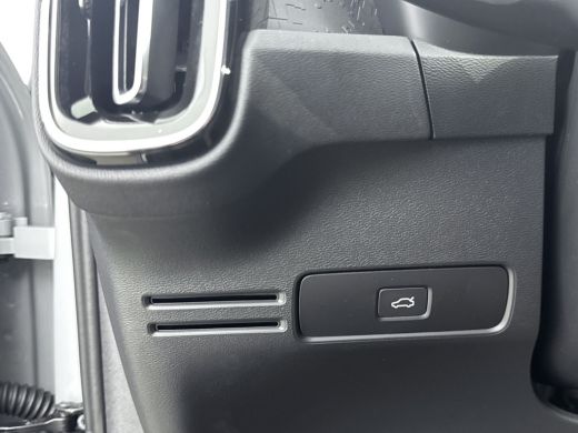 Volvo  EX40 Single Motor Plus Black Edition Europa 70 kWh | Achterbank verwarmd | Achteruitrijcamera | Apple ... ActivLease financial lease
