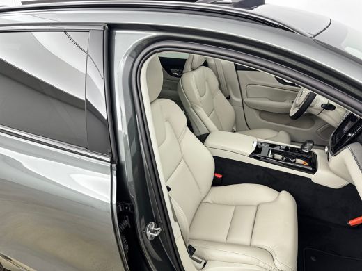 Volvo  V60 T6 Recharge Ultra Dark | 19" | Harman Kardon | Panoramadak | Head-Up | Full LED | 360 Camera | El... ActivLease financial lease