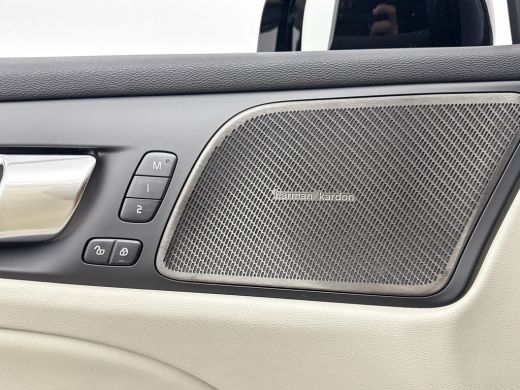 Volvo  V60 T6 Recharge Ultra Dark | 19" | Harman Kardon | Panoramadak | Head-Up | Full LED | 360 Camera | El... ActivLease financial lease