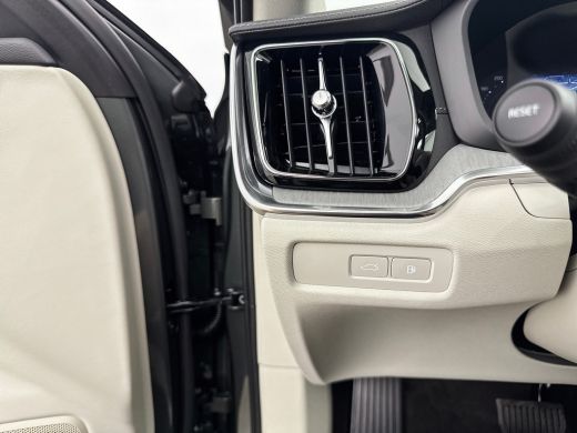 Volvo  V60 T6 Recharge Ultra Dark | 19" | Harman Kardon | Panoramadak | Head-Up | Full LED | 360 Camera | El... ActivLease financial lease