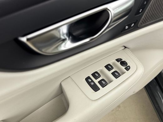 Volvo  V60 T6 Recharge Ultra Dark | 19" | Harman Kardon | Panoramadak | Head-Up | Full LED | 360 Camera | El... ActivLease financial lease