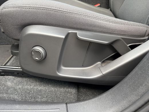 Volvo  XC40 Single Motor Plus 69 kWh SOH 95% |STOEL + STUURVERWARMING| ADAPTIEVE CRUISE| DODE HOEK SENSOR| EL... ActivLease financial lease