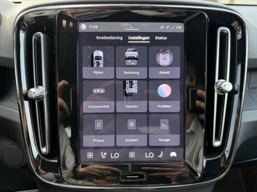 Volvo  XC40 Single Motor Plus 69 kWh SOH 95% |STOEL + STUURVERWARMING| ADAPTIEVE CRUISE| DODE HOEK SENSOR| EL... ActivLease financial lease
