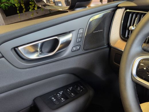 Volvo  XC60 2.0 T6 Plug-in hybrid AWD Dark | Panoramadak | 360 Camera | Head-up | Pilot Assist | 21" Velgen ActivLease financial lease
