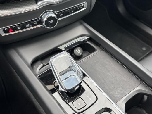 Volvo  XC60 2.0 T6 Plug-in hybrid AWD Plus Black Edition LIGHTING PACK | 360 GRADEN CAMERA | HARMAN/KARDON AU... ActivLease financial lease