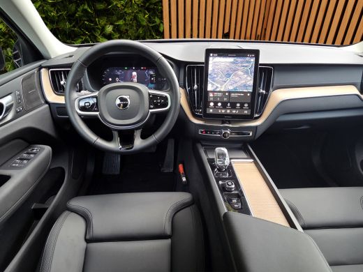 Volvo  XC60 2.0 T6 Plug-in hybrid AWD Ultra Dark | Luchtvering | Trekhaak | Head-up | Pano | 360 Cam | Harman... ActivLease financial lease