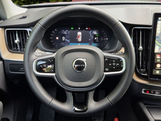 Volvo  XC60 2.0 T6 Plug-in hybrid AWD Ultra Dark | Luchtvering | Trekhaak | Head-up | Pano | 360 Cam | Harman... ActivLease financial lease