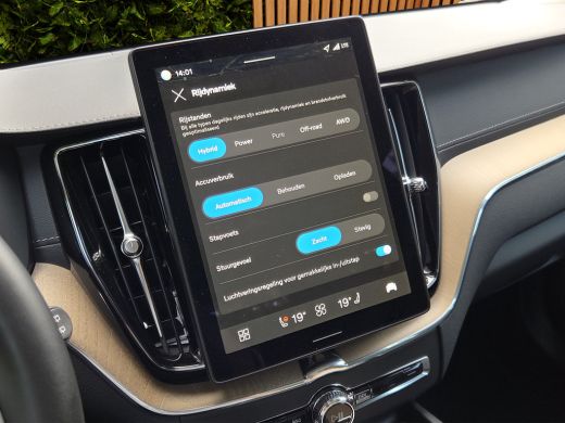 Volvo  XC60 2.0 T6 Plug-in hybrid AWD Ultra Dark | Luchtvering | Trekhaak | Head-up | Pano | 360 Cam | Harman... ActivLease financial lease