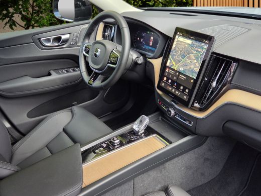 Volvo  XC60 2.0 T6 Plug-in hybrid AWD Ultra Dark | Luchtvering | Trekhaak | Head-up | Pano | 360 Cam | Harman... ActivLease financial lease