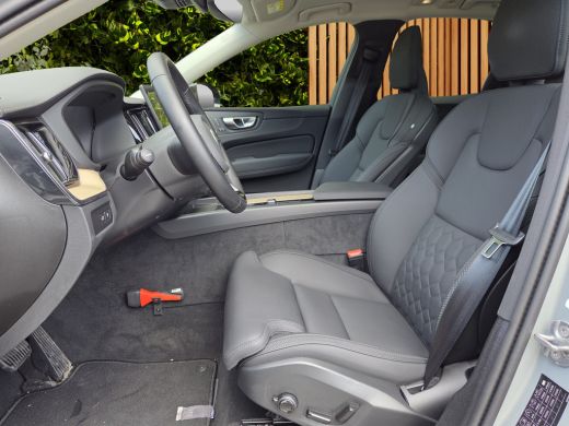 Volvo  XC60 2.0 T6 Plug-in hybrid AWD Ultra Dark | Luchtvering | Trekhaak | Head-up | Pano | 360 Cam | Harman... ActivLease financial lease