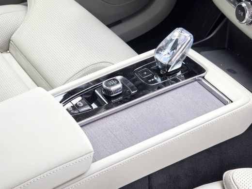 Volvo  XC90 2.0 T8 Plug-in hybrid AWD Ultra Black Ed. Exec. | Bowers&Wilkins | Luchtvering | Massage/ventilat... ActivLease financial lease