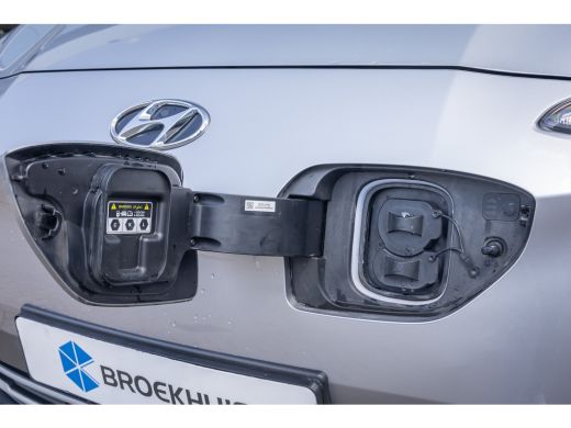 Hyundai Kona EV Fashion 64 kWh | Camera | Stoelverwarmig | Cruise control adaptief | Head-up display | Dodehoe... ActivLease financial lease