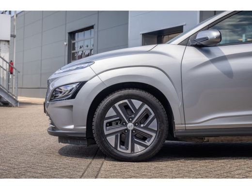 Hyundai Kona EV Fashion 64 kWh | Camera | Stoelverwarmig | Cruise control adaptief | Head-up display | Dodehoe... ActivLease financial lease