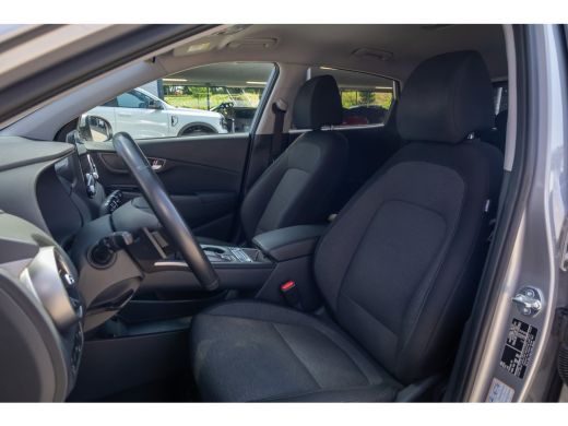 Hyundai Kona EV Fashion 64 kWh | Camera | Stoelverwarmig | Cruise control adaptief | Head-up display | Dodehoe... ActivLease financial lease