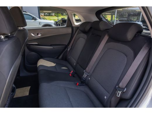 Hyundai Kona EV Fashion 64 kWh | Camera | Stoelverwarmig | Cruise control adaptief | Head-up display | Dodehoe... ActivLease financial lease