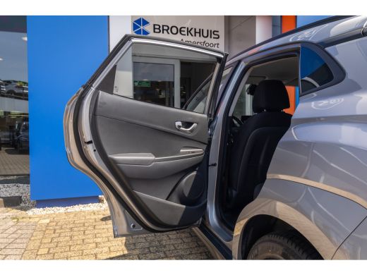 Hyundai Kona EV Fashion 64 kWh | Camera | Stoelverwarmig | Cruise control adaptief | Head-up display | Dodehoe... ActivLease financial lease