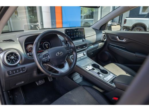 Hyundai Kona EV Fashion 64 kWh | Camera | Stoelverwarmig | Cruise control adaptief | Head-up display | Dodehoe... ActivLease financial lease