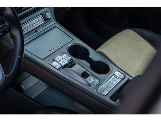 Hyundai Kona EV Fashion 64 kWh | Camera | Stoelverwarmig | Cruise control adaptief | Head-up display | Dodehoe... ActivLease financial lease