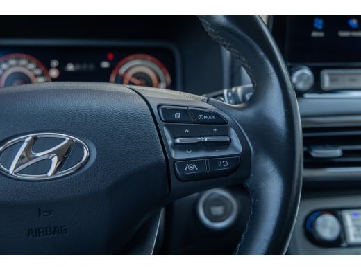 Hyundai Kona EV Fashion 64 kWh | Camera | Stoelverwarmig | Cruise control adaptief | Head-up display | Dodehoe... ActivLease financial lease