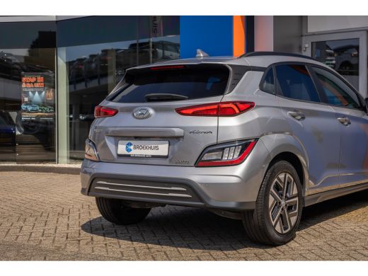 Hyundai Kona EV Fashion 64 kWh | Camera | Stoelverwarmig | Cruise control adaptief | Head-up display | Dodehoe... ActivLease financial lease