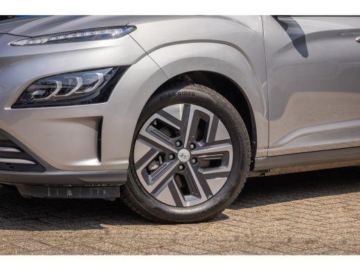 Hyundai Kona EV Fashion 64 kWh | Camera | Stoelverwarmig | Cruise control adaptief | Head-up display | Dodehoe... ActivLease financial lease