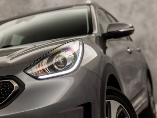 Kia Niro 1.6 GDi Hybrid DynamicLine Automaat (APPLE CARPLAY, NAVIGATIE, CAMERA, LEDER, SPORTSTOELEN, CRUIS... ActivLease financial lease