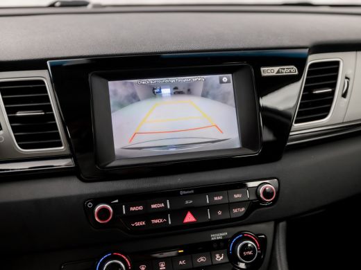 Kia Niro 1.6 GDi Hybrid DynamicLine Automaat (APPLE CARPLAY, NAVIGATIE, CAMERA, LEDER, SPORTSTOELEN, CRUIS... ActivLease financial lease