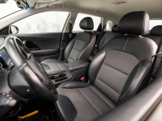 Kia Niro 1.6 GDi Hybrid DynamicLine Automaat (APPLE CARPLAY, NAVIGATIE, CAMERA, LEDER, SPORTSTOELEN, CRUIS... ActivLease financial lease