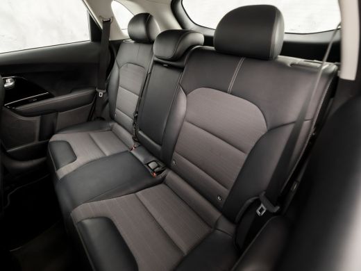 Kia Niro 1.6 GDi Hybrid DynamicLine Automaat (APPLE CARPLAY, NAVIGATIE, CAMERA, LEDER, SPORTSTOELEN, CRUIS... ActivLease financial lease