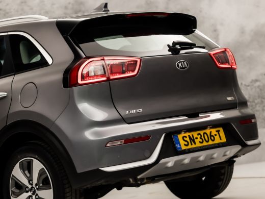Kia Niro 1.6 GDi Hybrid DynamicLine Automaat (APPLE CARPLAY, NAVIGATIE, CAMERA, LEDER, SPORTSTOELEN, CRUIS... ActivLease financial lease
