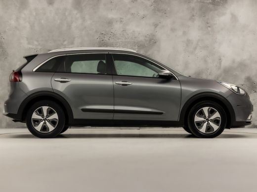 Kia Niro 1.6 GDi Hybrid DynamicLine Automaat (APPLE CARPLAY, NAVIGATIE, CAMERA, LEDER, SPORTSTOELEN, CRUIS... ActivLease financial lease