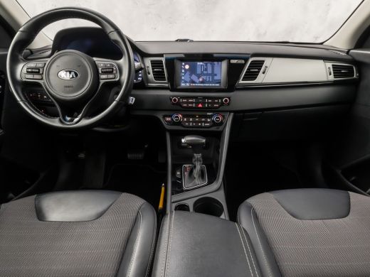 Kia Niro 1.6 GDi Hybrid DynamicLine Automaat (APPLE CARPLAY, NAVIGATIE, CAMERA, LEDER, SPORTSTOELEN, CRUIS... ActivLease financial lease