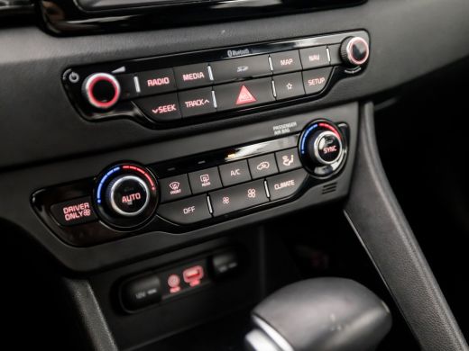 Kia Niro 1.6 GDi Hybrid DynamicLine Automaat (APPLE CARPLAY, NAVIGATIE, CAMERA, LEDER, SPORTSTOELEN, CRUIS... ActivLease financial lease