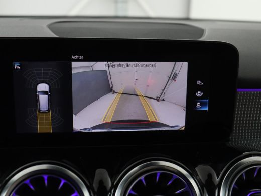 Mercedes-Benz GLB | Panoramadak | Leder | Adaptive cruise | Camera | Park assist | Carplay | Sfeerverlichting | Ful... ActivLease financial lease