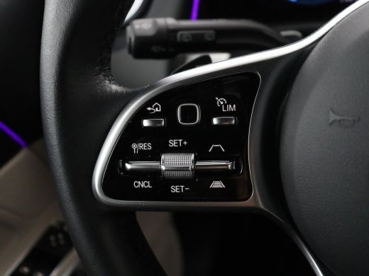 Mercedes-Benz GLB | Panoramadak | Leder | Adaptive cruise | Camera | Park assist | Carplay | Sfeerverlichting | Ful... ActivLease financial lease