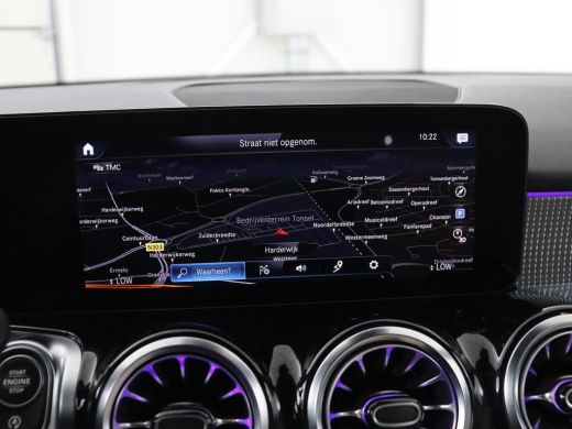 Mercedes-Benz GLB | Panoramadak | Leder | Adaptive cruise | Camera | Park assist | Carplay | Sfeerverlichting | Ful... ActivLease financial lease