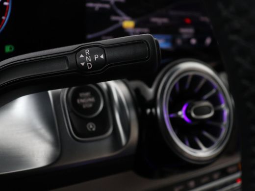 Mercedes-Benz GLB | Panoramadak | Leder | Adaptive cruise | Camera | Park assist | Carplay | Sfeerverlichting | Ful... ActivLease financial lease