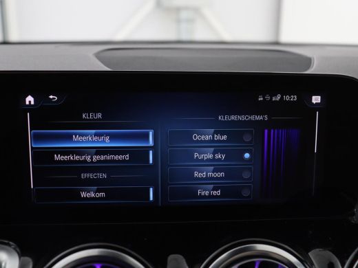 Mercedes-Benz GLB | Panoramadak | Leder | Adaptive cruise | Camera | Park assist | Carplay | Sfeerverlichting | Ful... ActivLease financial lease