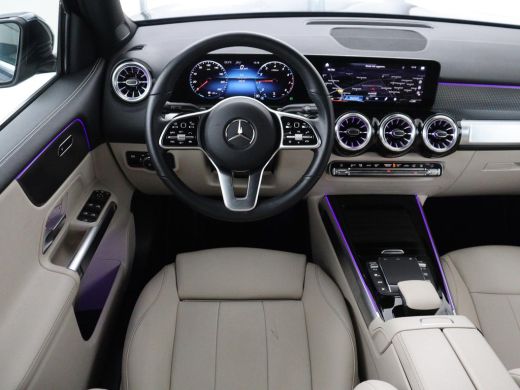 Mercedes-Benz GLB | Panoramadak | Leder | Adaptive cruise | Camera | Park assist | Carplay | Sfeerverlichting | Ful... ActivLease financial lease