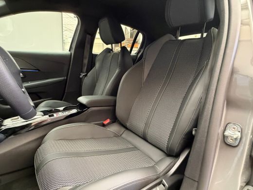 Peugeot 208 GT | Elektrische parkeerrem | Extra getinte achterste zijruiten en achterruit | Extra getinte ach... ActivLease financial lease