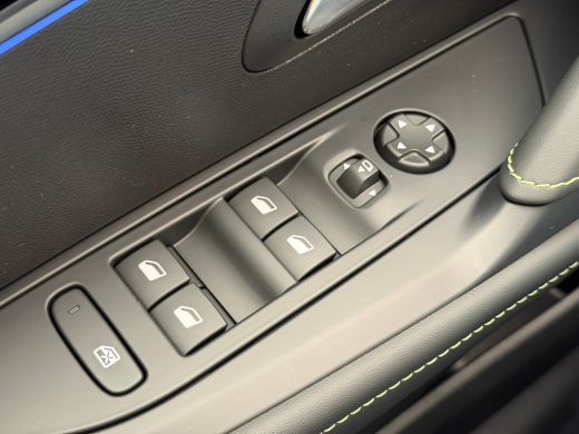 Peugeot 208 GT | Elektrische parkeerrem | Extra getinte achterste zijruiten en achterruit | Extra getinte ach... ActivLease financial lease