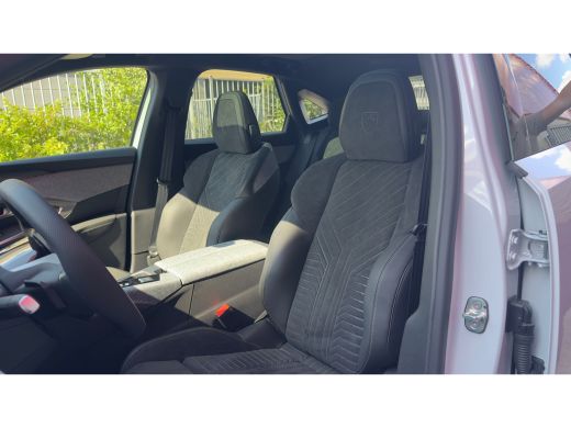 Peugeot 3008 GT | Plug-In Hybride | Panorama Dak | Elektrisch Verstelbare Stoelen met Memory | Adaptieve Cruis... ActivLease financial lease